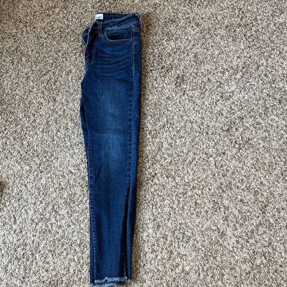 Vervet skinny dark wash jeans. 25
